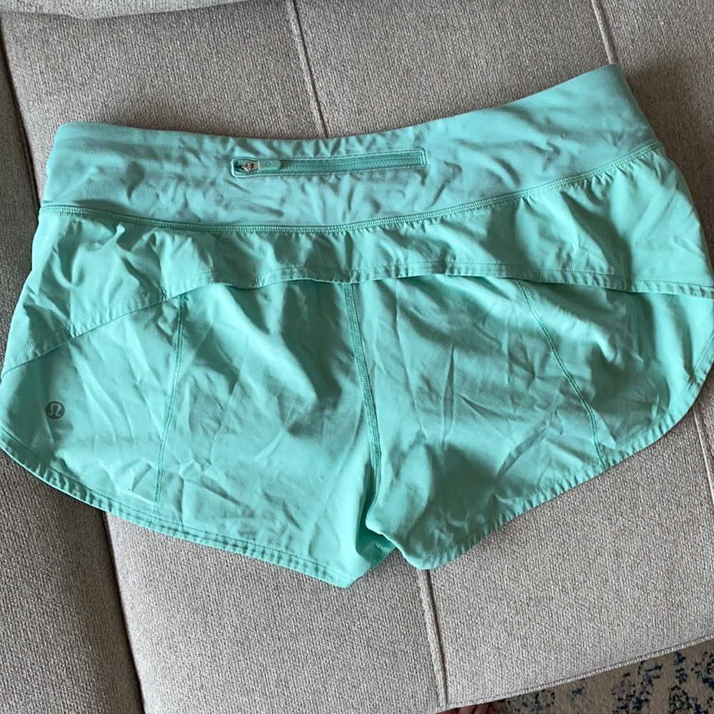 Lululemon 2.5” speed up shorts